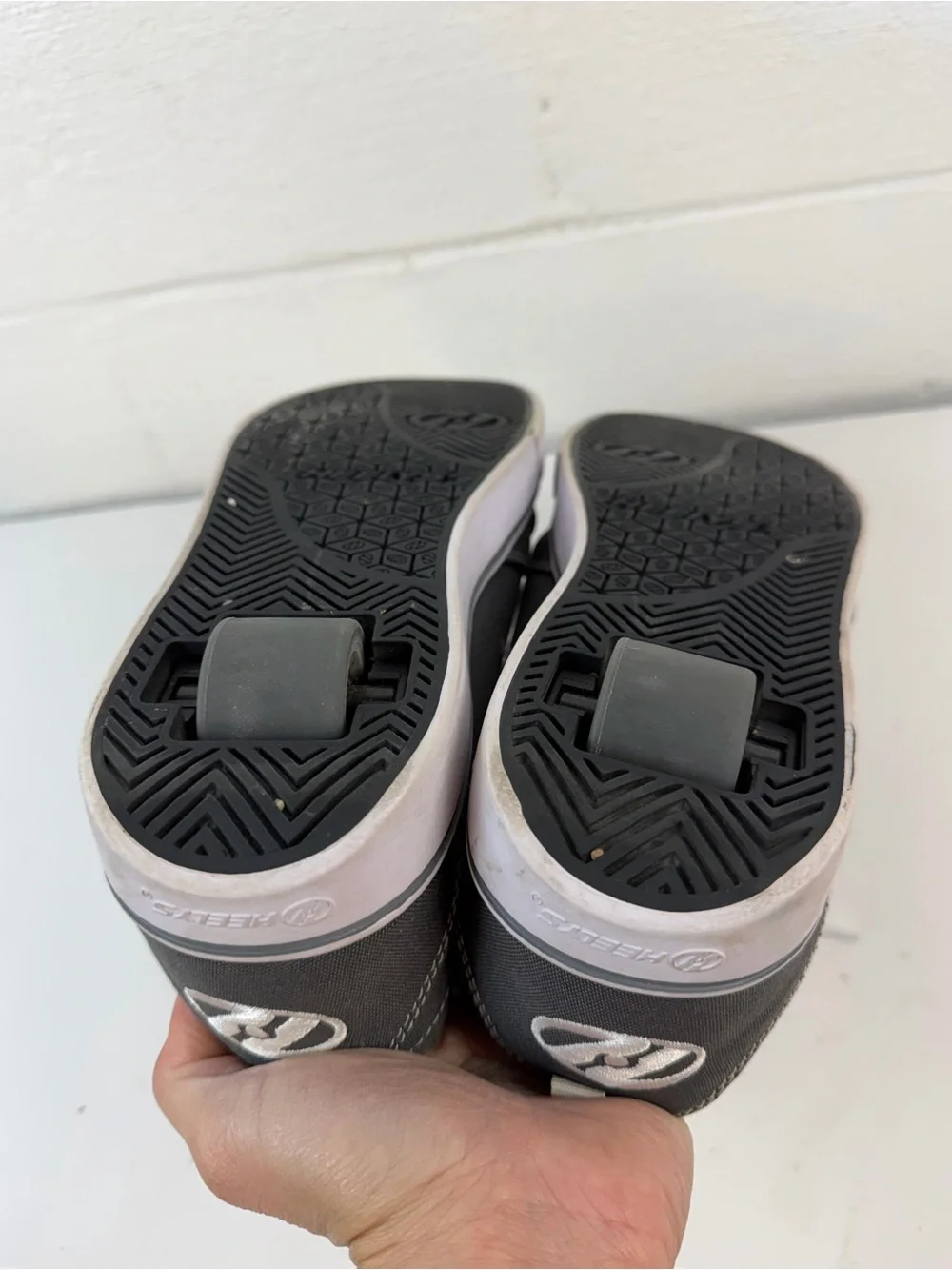 Heelys gray lace up skate sneakers, 8